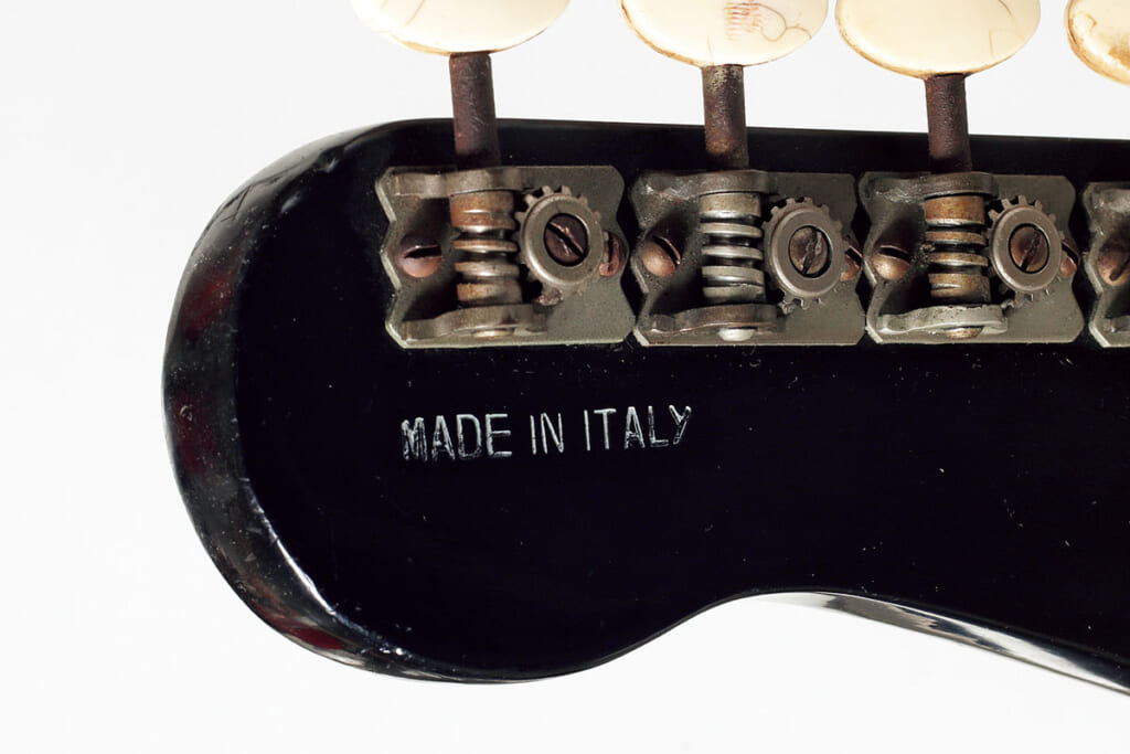 ヘッド裏に刻まれた“MADE IN ITALY”の文字