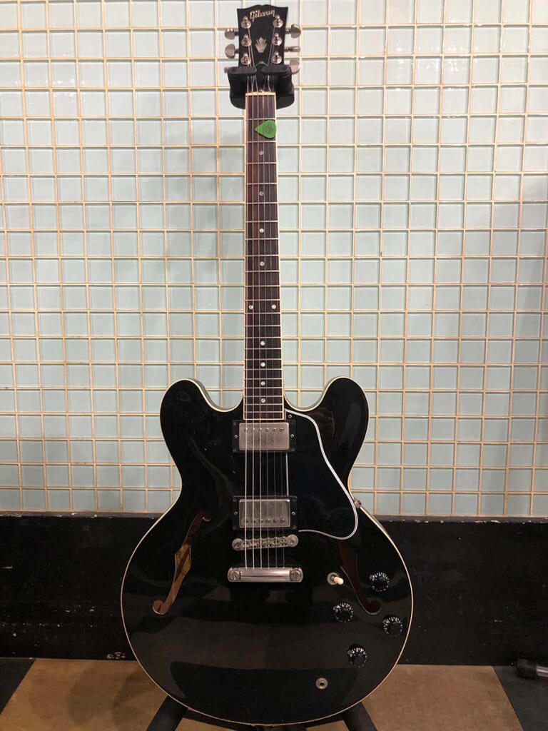 Gibson USA
ES-335 Dot Ebony