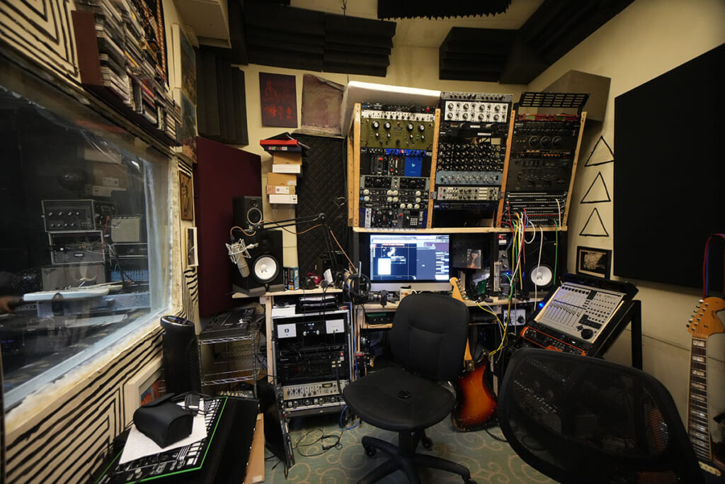 レコーディング・スタジオのコントロール・ルーム