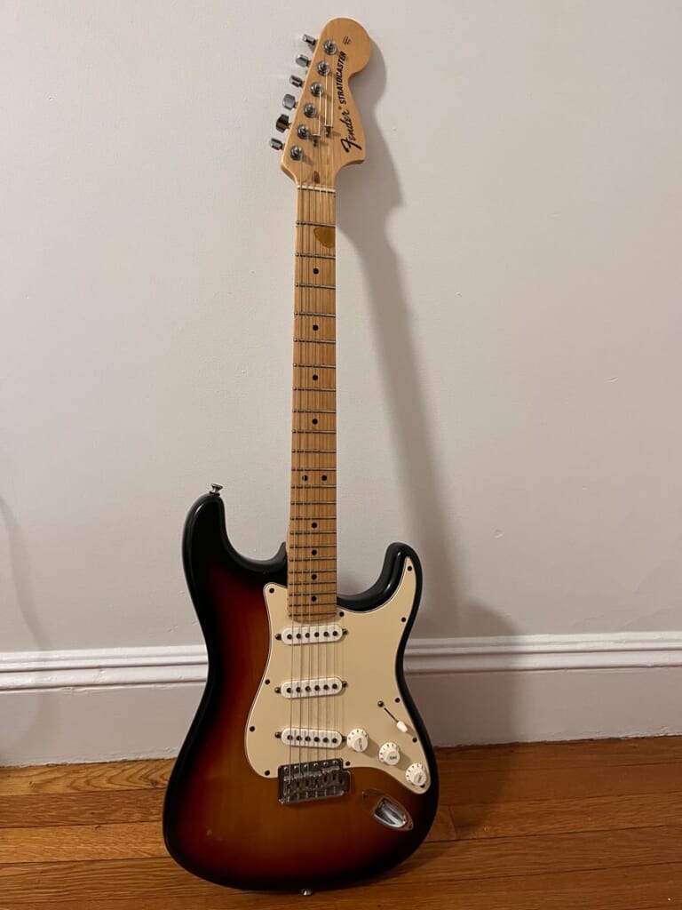 Fender Stratocaster Highway One。弦はD'Addarioの.010～を使用。