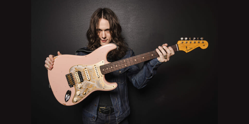 フェンダー、タイラー・ブライアントのシグネチャー・ギター「Tyler Bryant “Pinky” Stratocaster」を発表