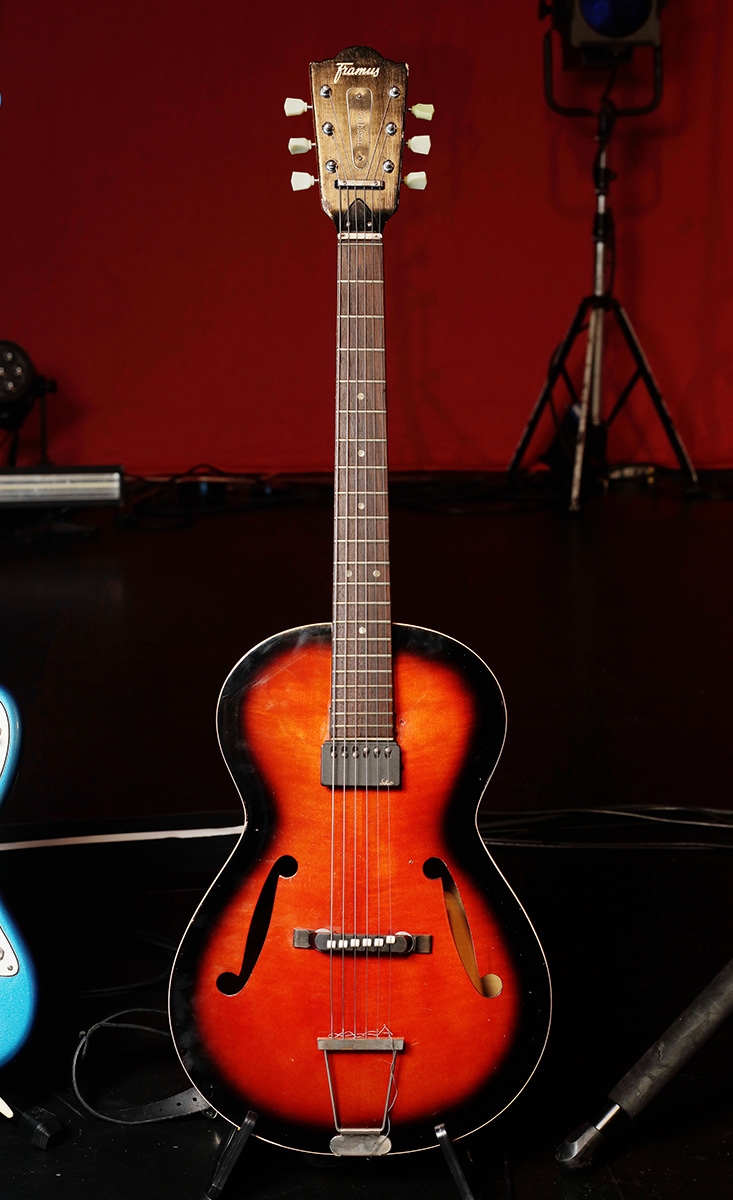 フォンテインズD.C.のコナー・カーレイが来日公演で使用した愛用ギター