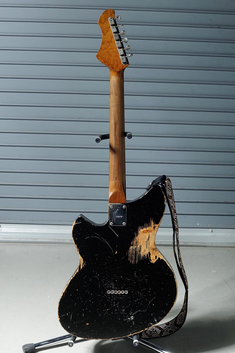 NEEの“JOKE”ツアー・ファイナルでくぅ（vo,g）が使用したギター