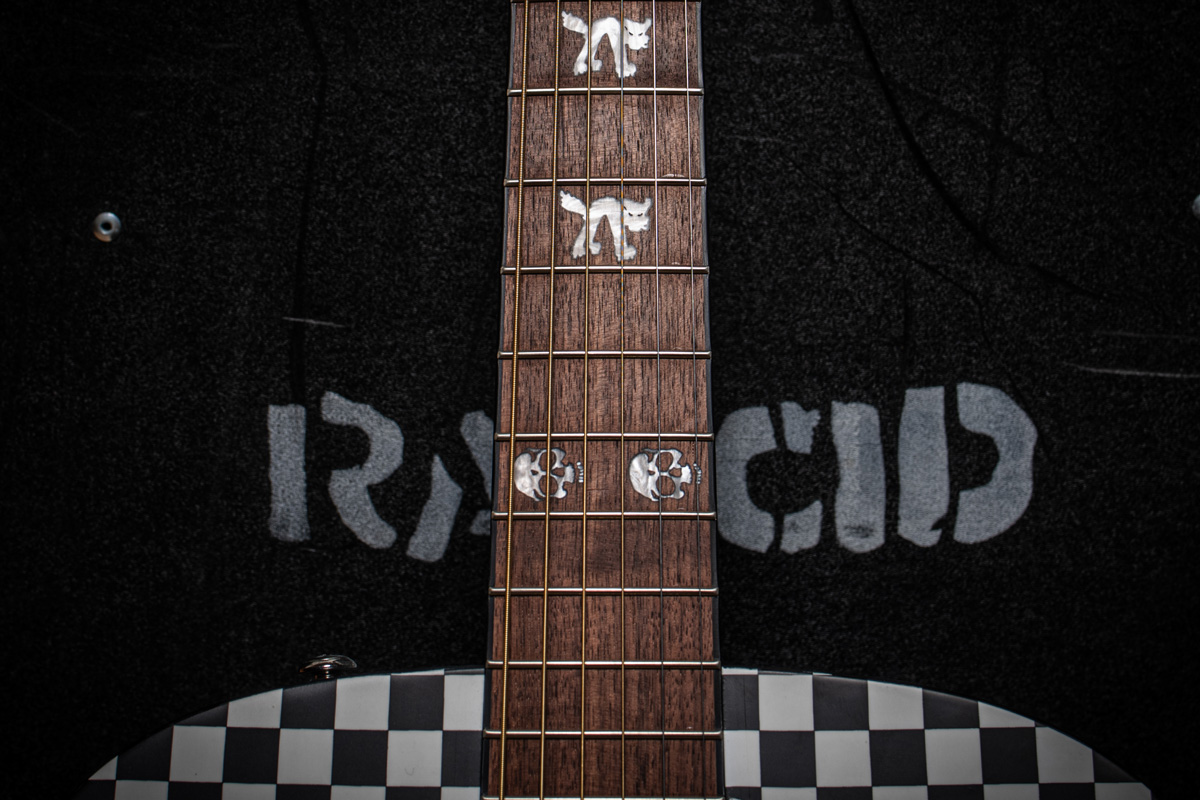 フェンダー、ティム・アームストロングの最新シグネチャー・ギターを9月7日に発売 | ギター・マガジンWEB｜Guitar magazine