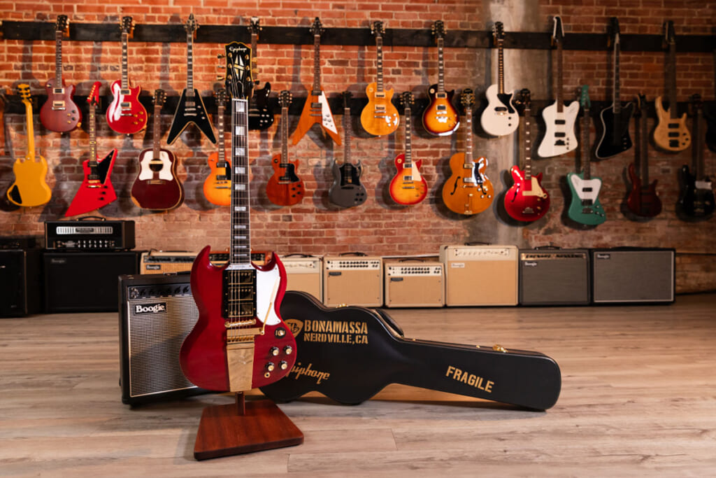 ジョーの超豪華なギター・コレクションに仲間入りした最新シグネチャー・モデル。