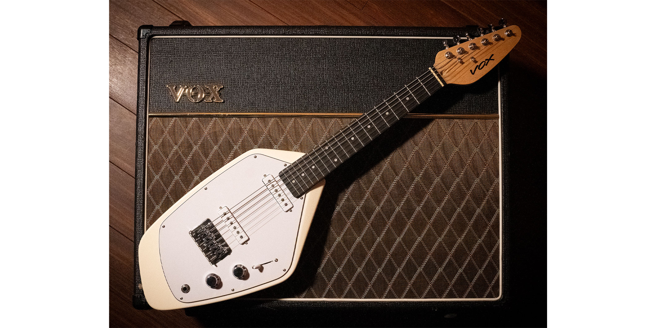 VOXより、ファントム・シェイプのミニ・ギター“Mark V mini”が発売