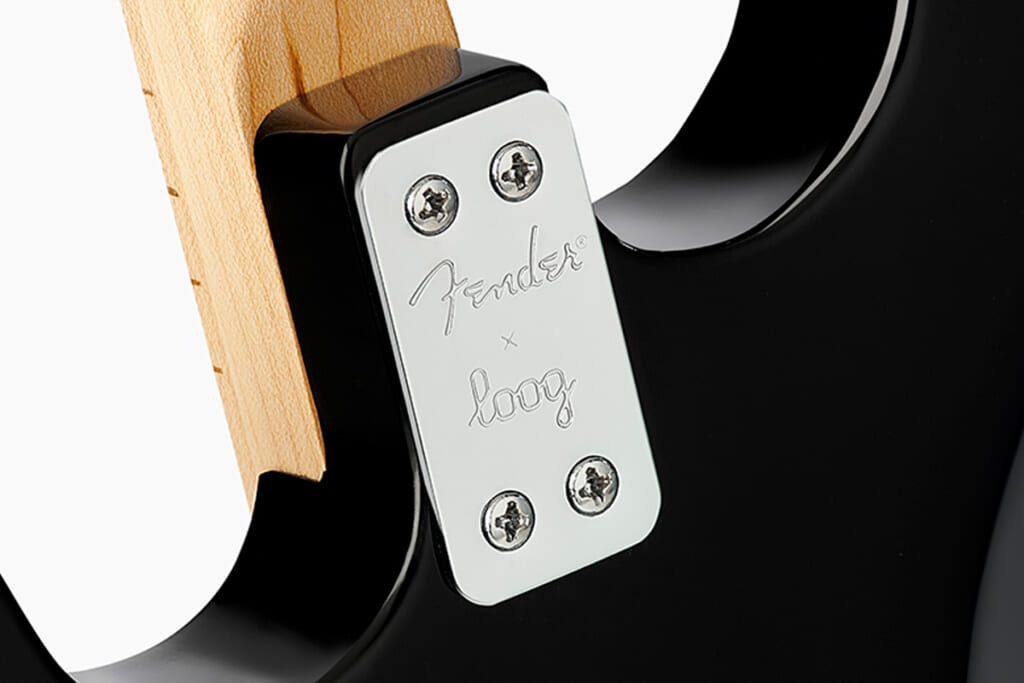 FenderとLoogのブランド・ロゴが両方入ったネック・プレート