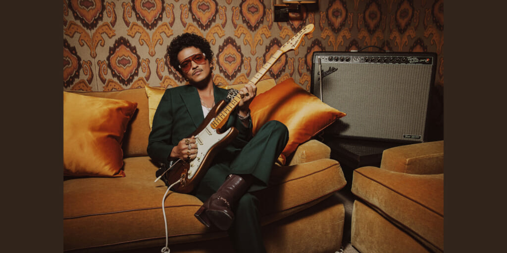 フェンダー、ブルーノ・マーズの煌びやかな世界観を体現したシグネチャー・ギター“Bruno Mars Stratocaster”を発売