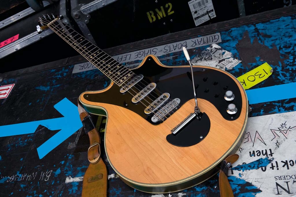 修復後のジョン・バーチ・ギター。Photo by Guitarist Magazine/Future via Getty Images