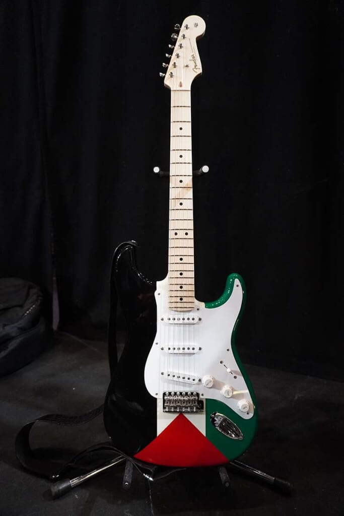 Fender Custom Shop / Eric Clapton Signature Stratocaster by Todd Krause The Flag Guitar（前面）