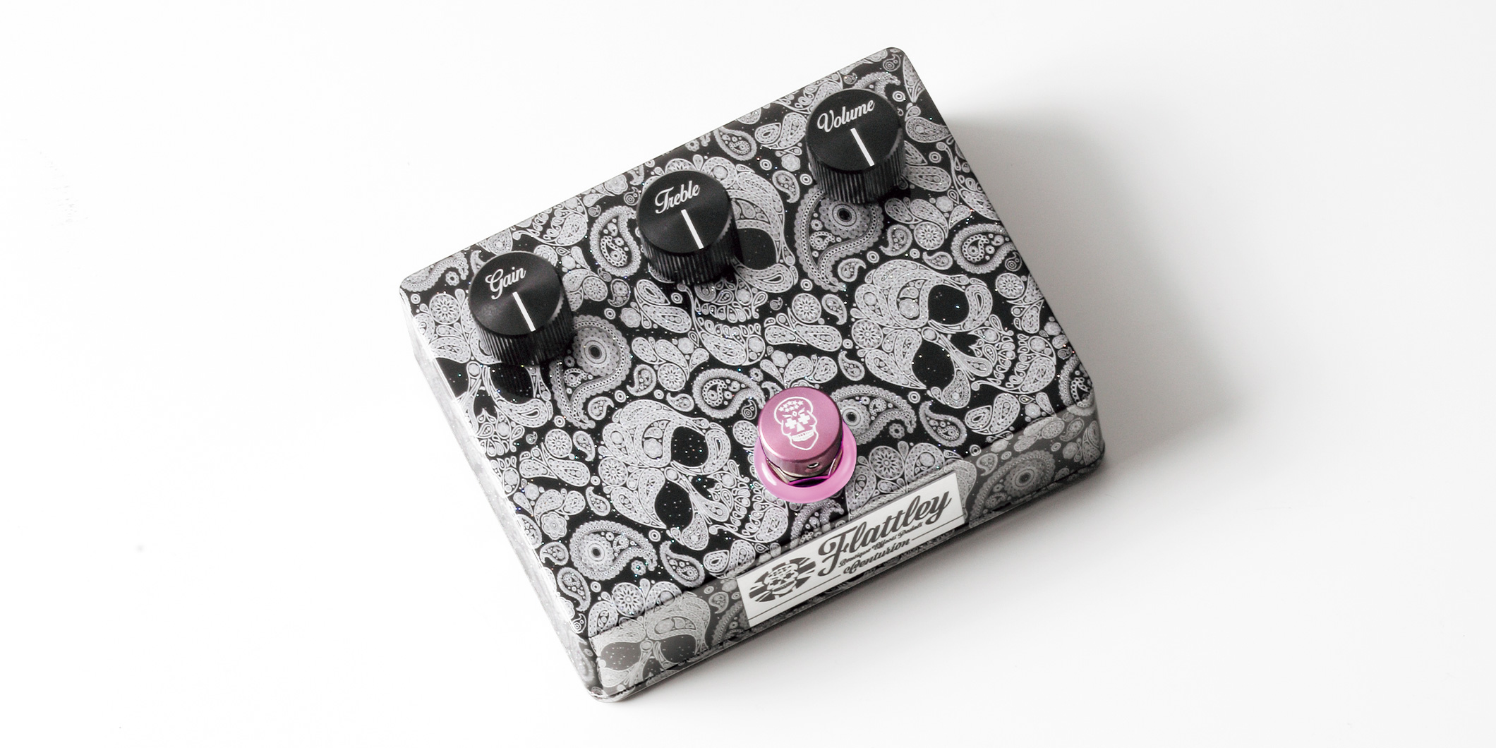 【新製品／FLATTLEY GUITAR PEDALS CENTURION】伝説のオーバードライブを独自解釈　個性的ルックスも魅力の英国製ペダル