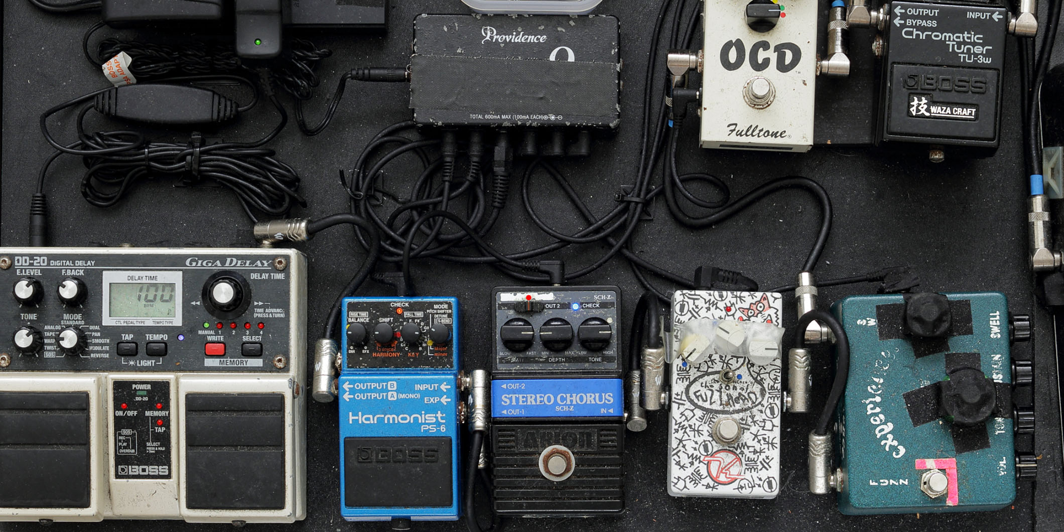 シノダ（ヒトリエ）の轟音を奏でる、直列ペダルボード&アンプ | ギター