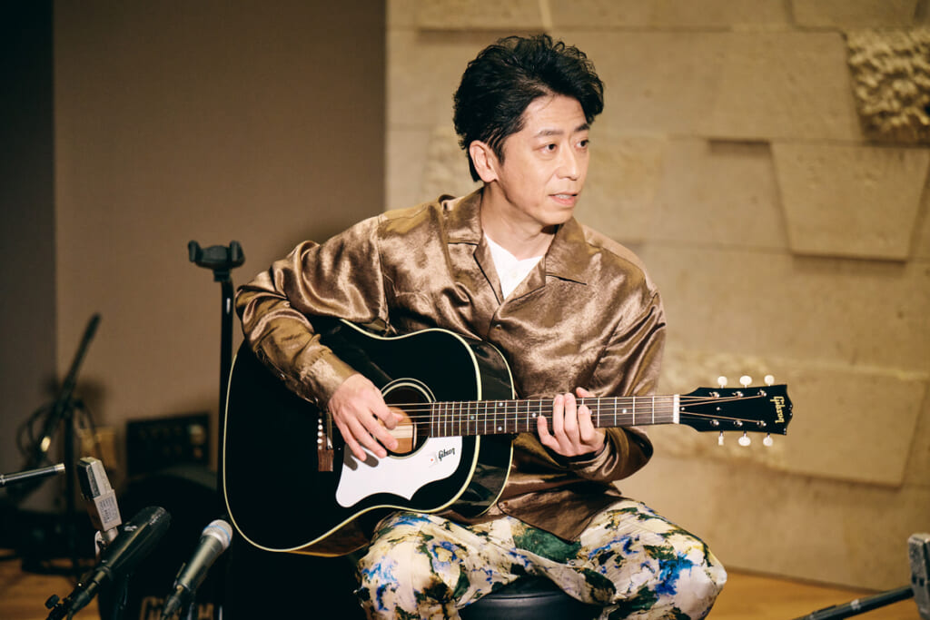 後藤輝基とGibson 60s J-45 Original。