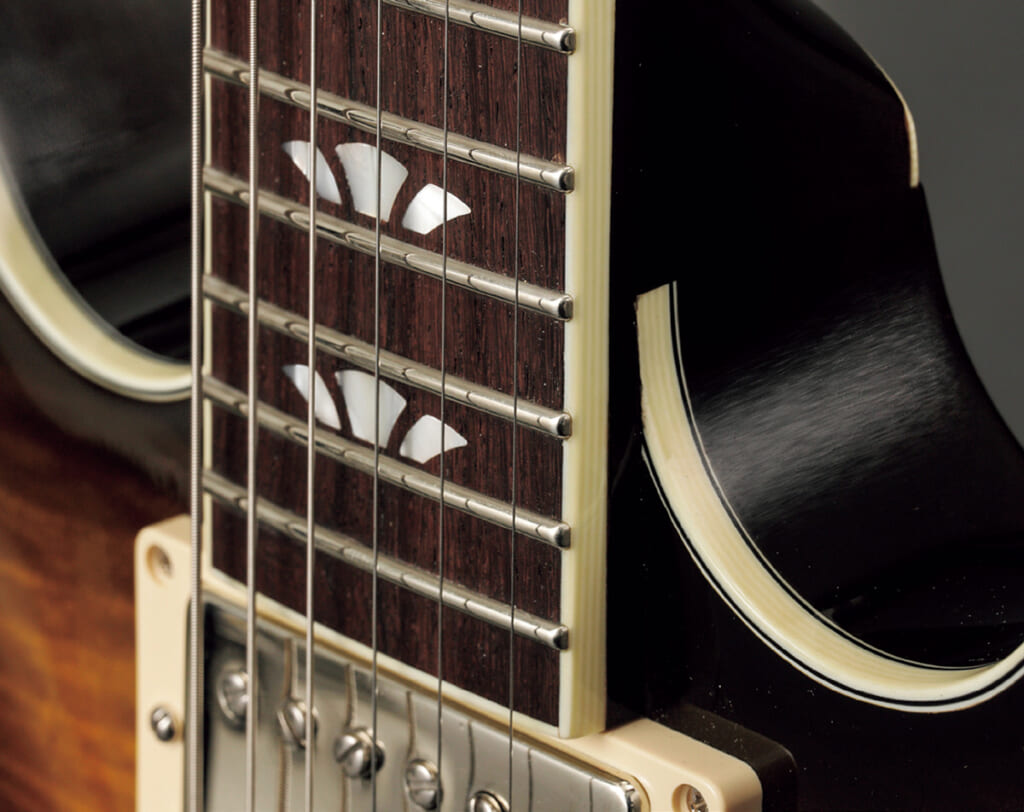 “Tri-Crowns"インレイ