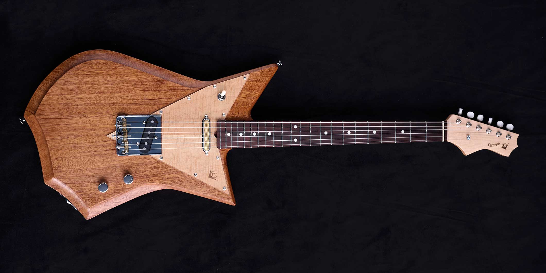 Caramel’s Guitar Kitchenの12ヵ月連続プロトタイプの第8弾、マホガニー・ボディにジャーマンカーブ加工の“PT8_ Cosmic Konpeito/GC Karinto”が登場