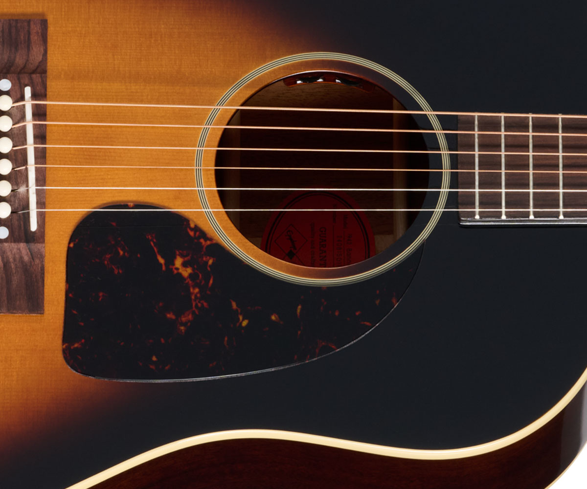 サウンドホールとピックガード