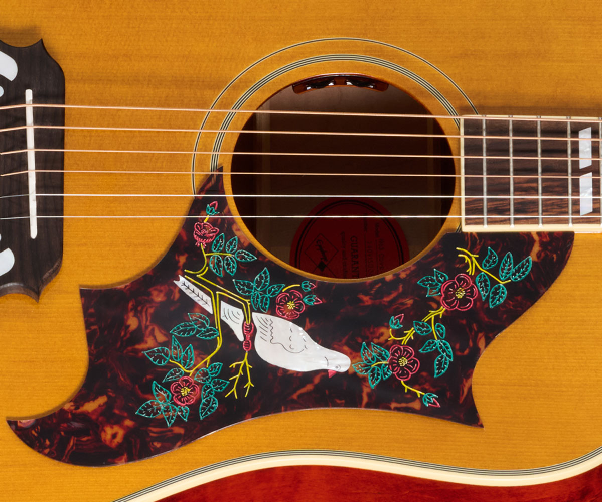 サウンドホールとピックガード