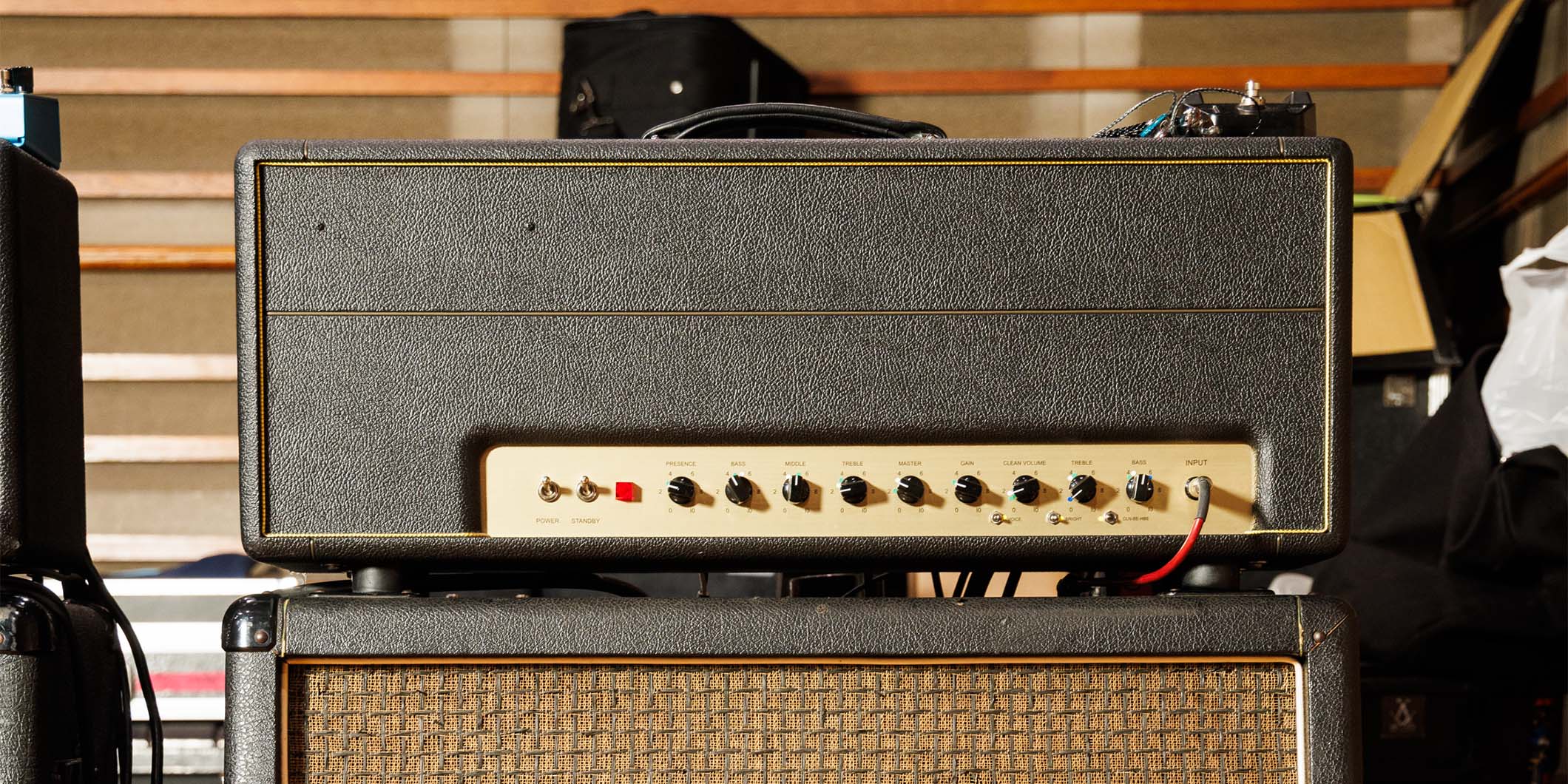 戸高賢史がMONOEYESのライブで使用するアンプを本人が解説！