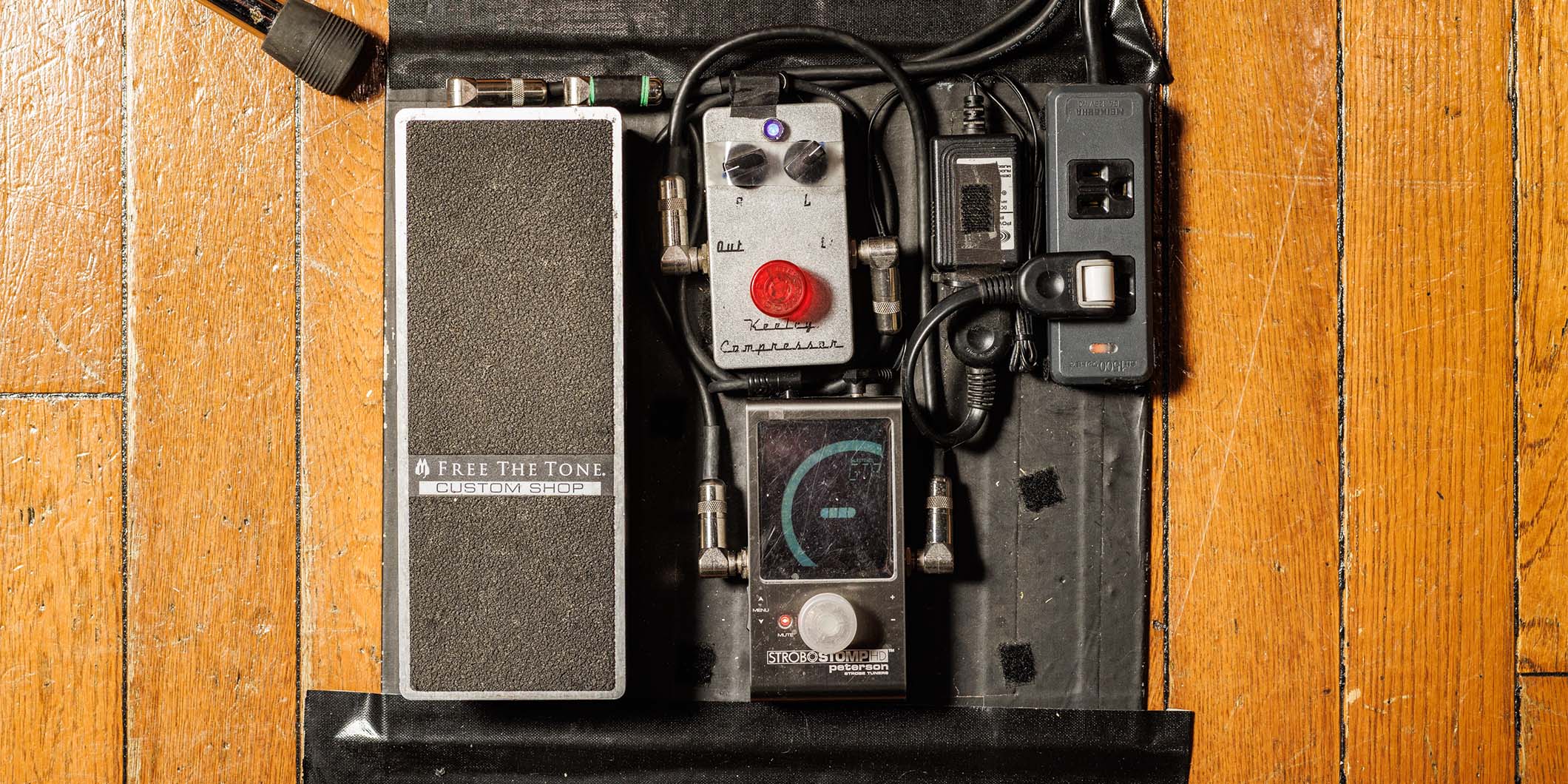 細美武士（MONOEYES）がライブで使用する2つのペダルボード