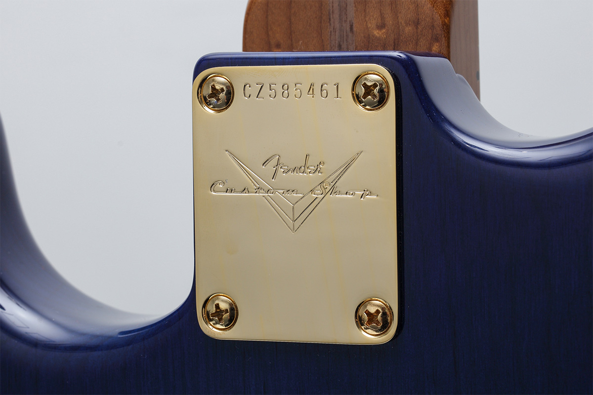 家具職人としてのルーツを持ち、ドラムも演奏するデニス・ガルスカ。縁あってカスタムショップで見習いとなるも、その高い技術力でたちまちマスタービルダーに昇格した。