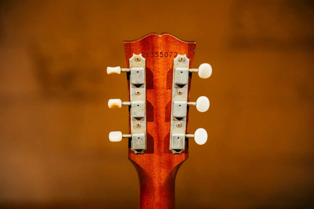 Gibson Hata Motohiro J-45 / 秦基博 ヘッド裏