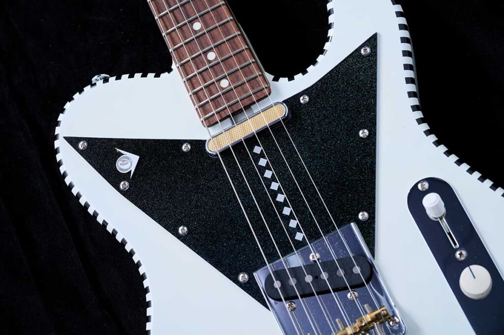 Caramel's Guitar Kitchen/CGK_PT10_V3_White Glitter Berry