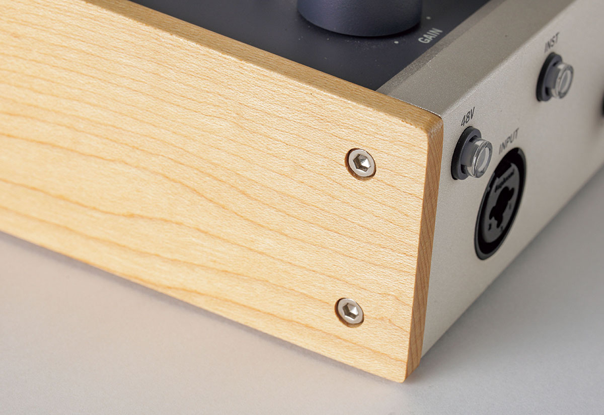 木目調のサイド