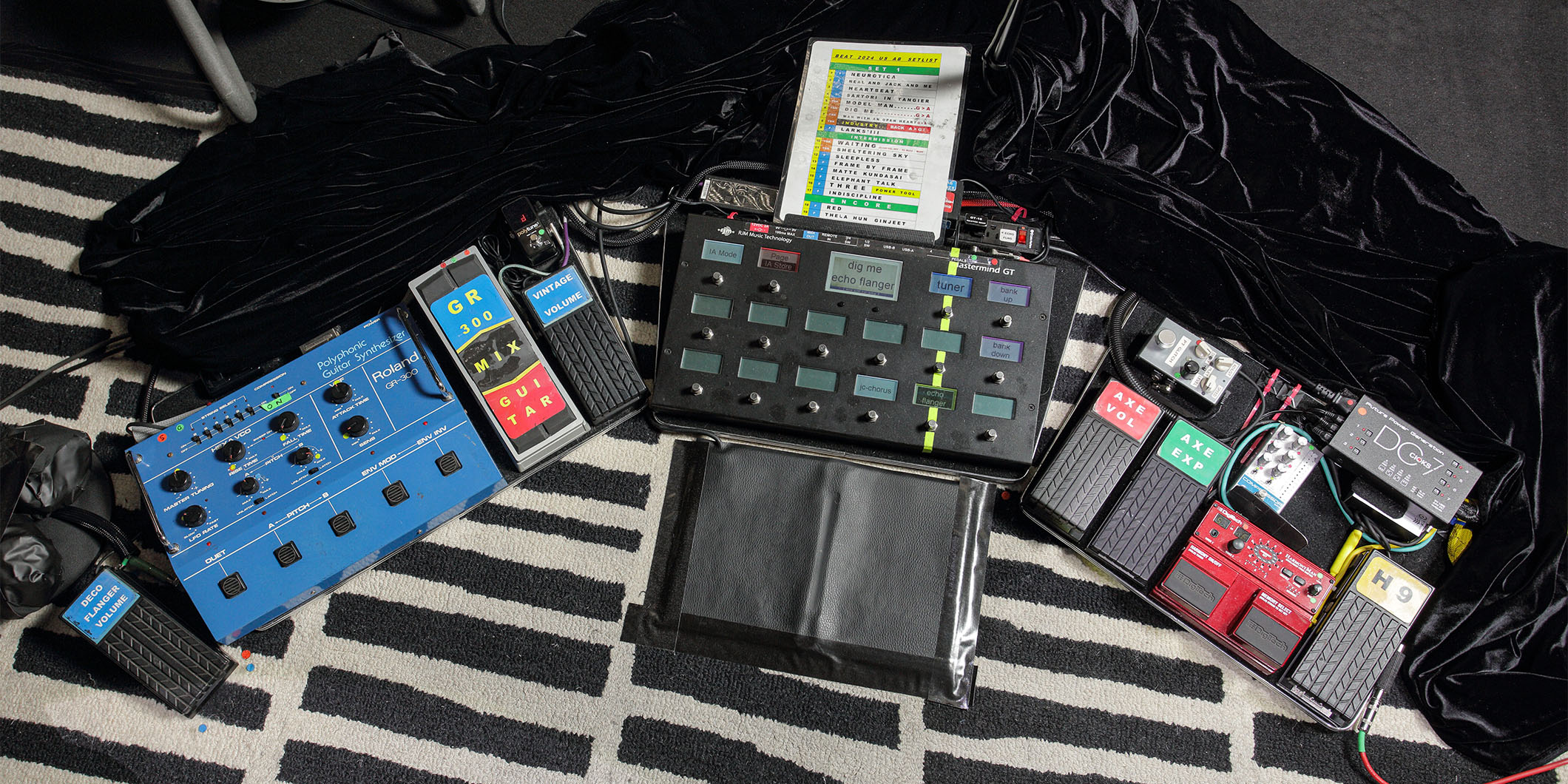 エイドリアン・ブリューがBEATの来日公演で使用したサウンド・システム