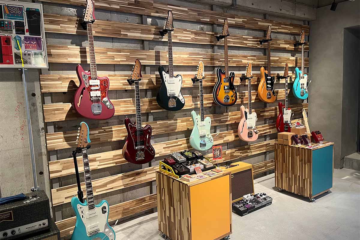 BilT Guitarsは、セミ・ホロウ構造のS.S.Zaftigとソリッド・ボディのRelevator LSを基本に、自由度の高いカスタマイズが可能。こちらでオーダーすることもできる。