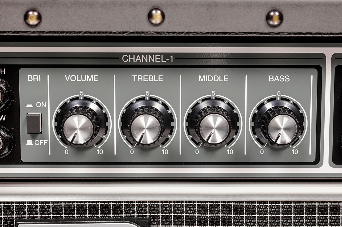 Roland / JC-120のノブ