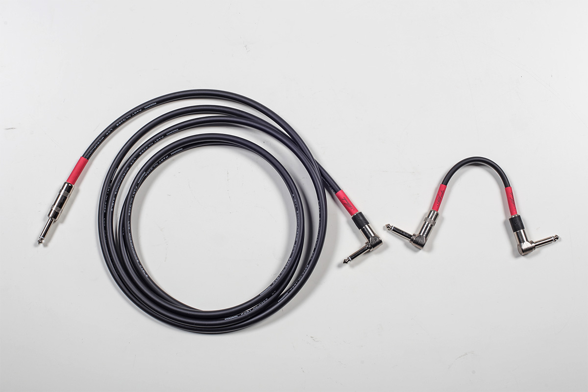 シールド・ケーブル(左)とパッチ・ケーブル(右)