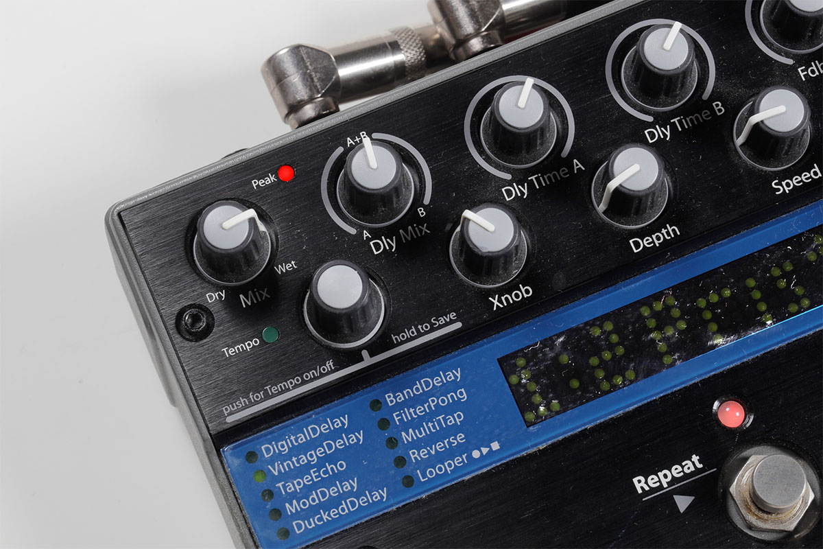 Eventide / TimeFactorのピークが赤く光っている様子