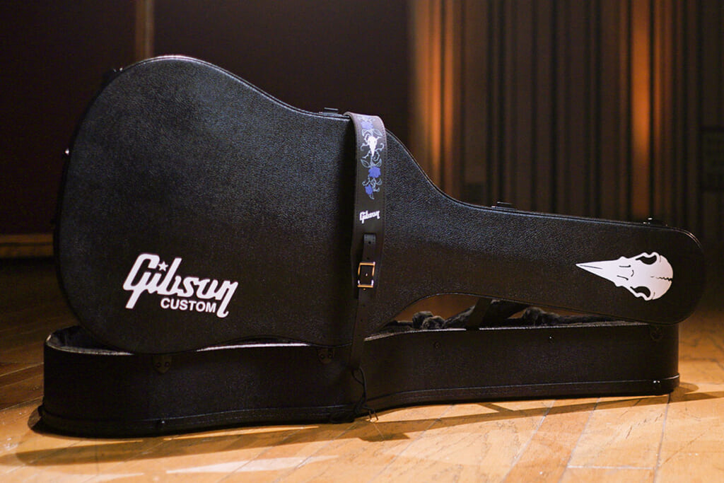 付属品のケースとストラップ