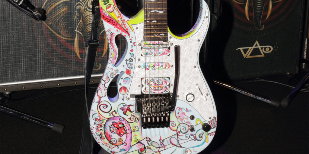 スティーヴ・ヴァイがBEATの来日公演で使用した、ギター・シンセ用に改造を施したメイン器