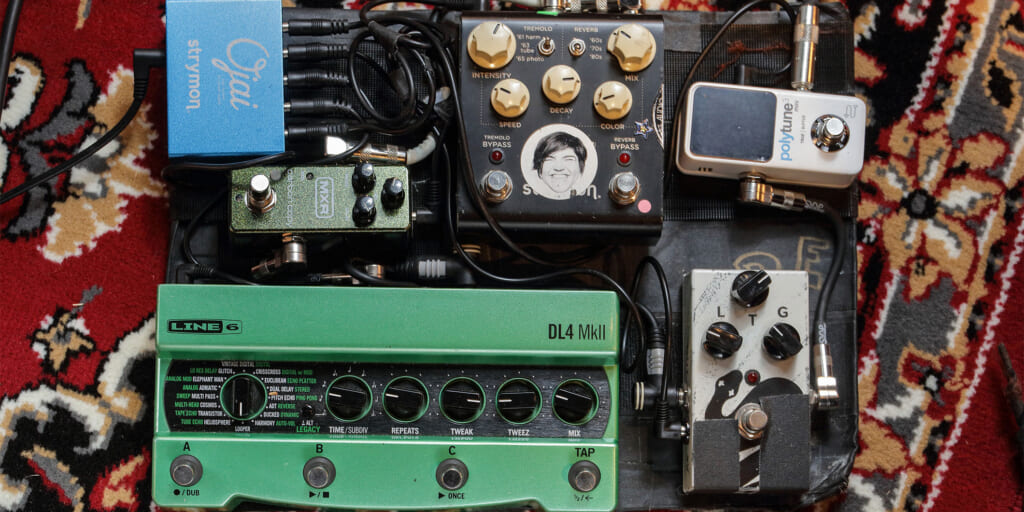 ビル・フリゼールが2025年10月のBLUE NOTE TOKYO公演で用意したペダルボードを本人が解説！