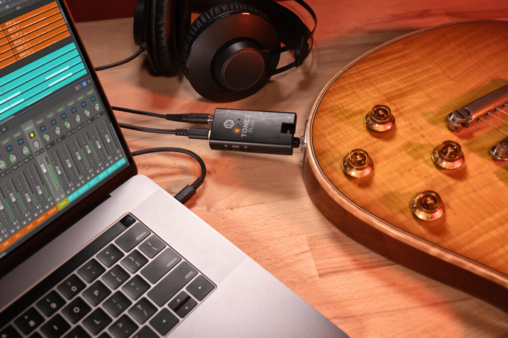 TONEX Plugとノート・パソコンの使用イメージ
