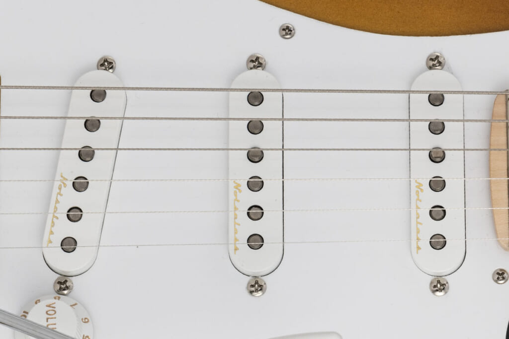 3基のVintage Noiselessピックアップ