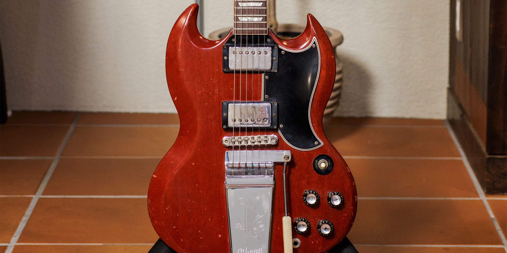 鈴木迅（Laura day romance）が愛用する4本のギターを本人が解説！