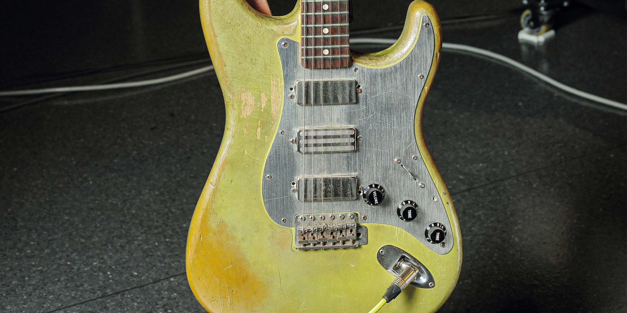 ブラック・カントリー・ニュー・ロードの来日公演でルーク・マークが使用した改造ストラトキャスターを本人が解説！