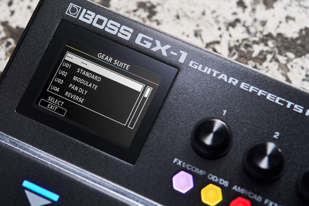 GEAR SUITEを表示したディスプレイと、それをコントロールするノブ。