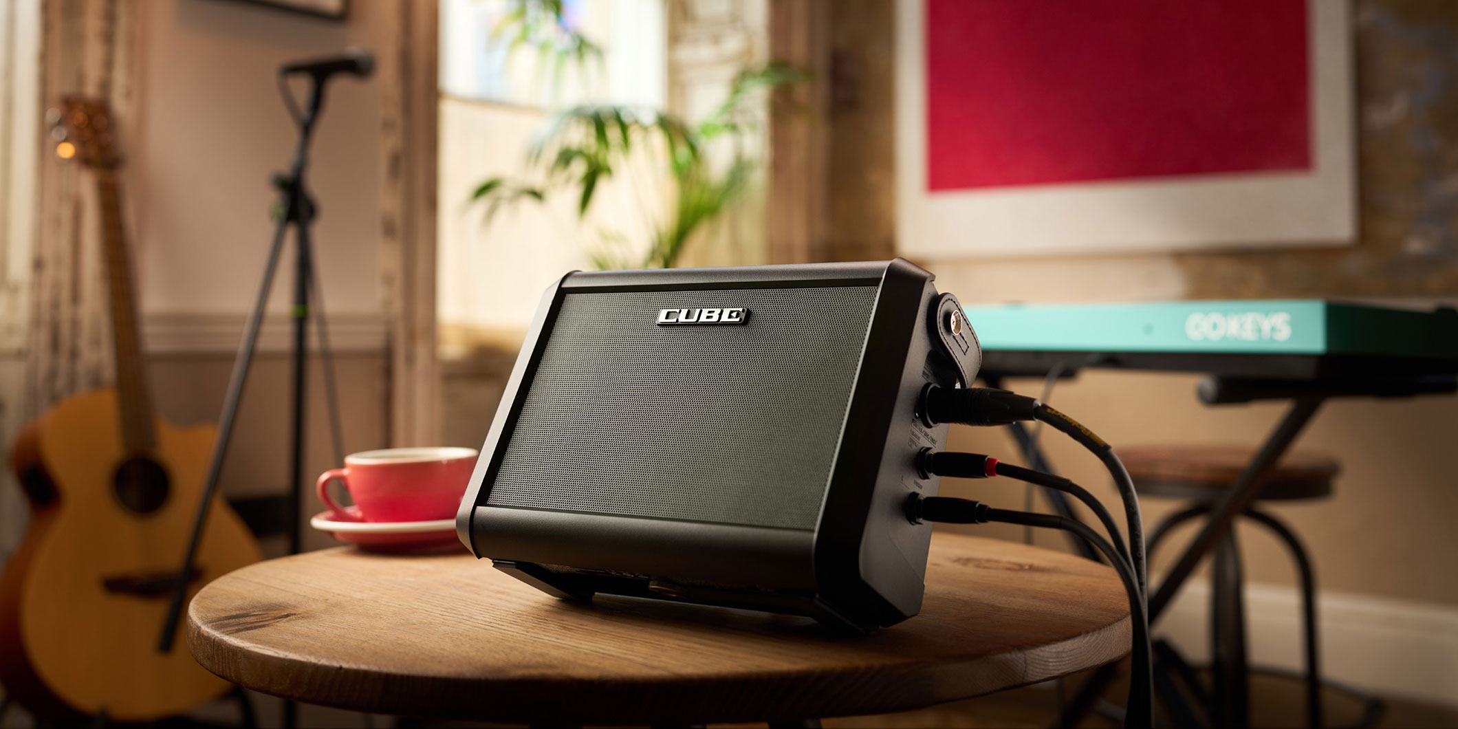 2.2kgで最大7時間バッテリー駆動！　Rolandがオールイン・ワンの小型アンプ“CUBE Street MINI”を発表