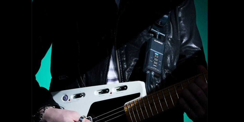 カシオ、ストラップ装着型ギター・エフェクト・コントローラー“DIMENSION SHIFTER”の一般販売をスタート
