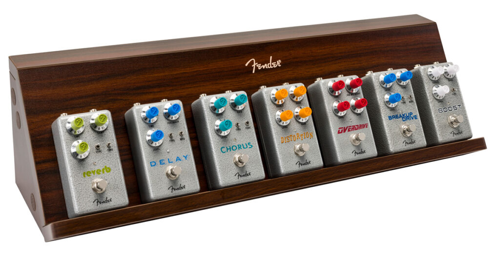 Fender／Deluxe Wooden Wall-Mounted Pedal Shelf