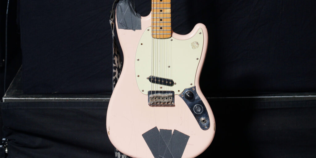 リー・キアナン（アイドルズ）が語る、ライブで使用する6本のギターの特性