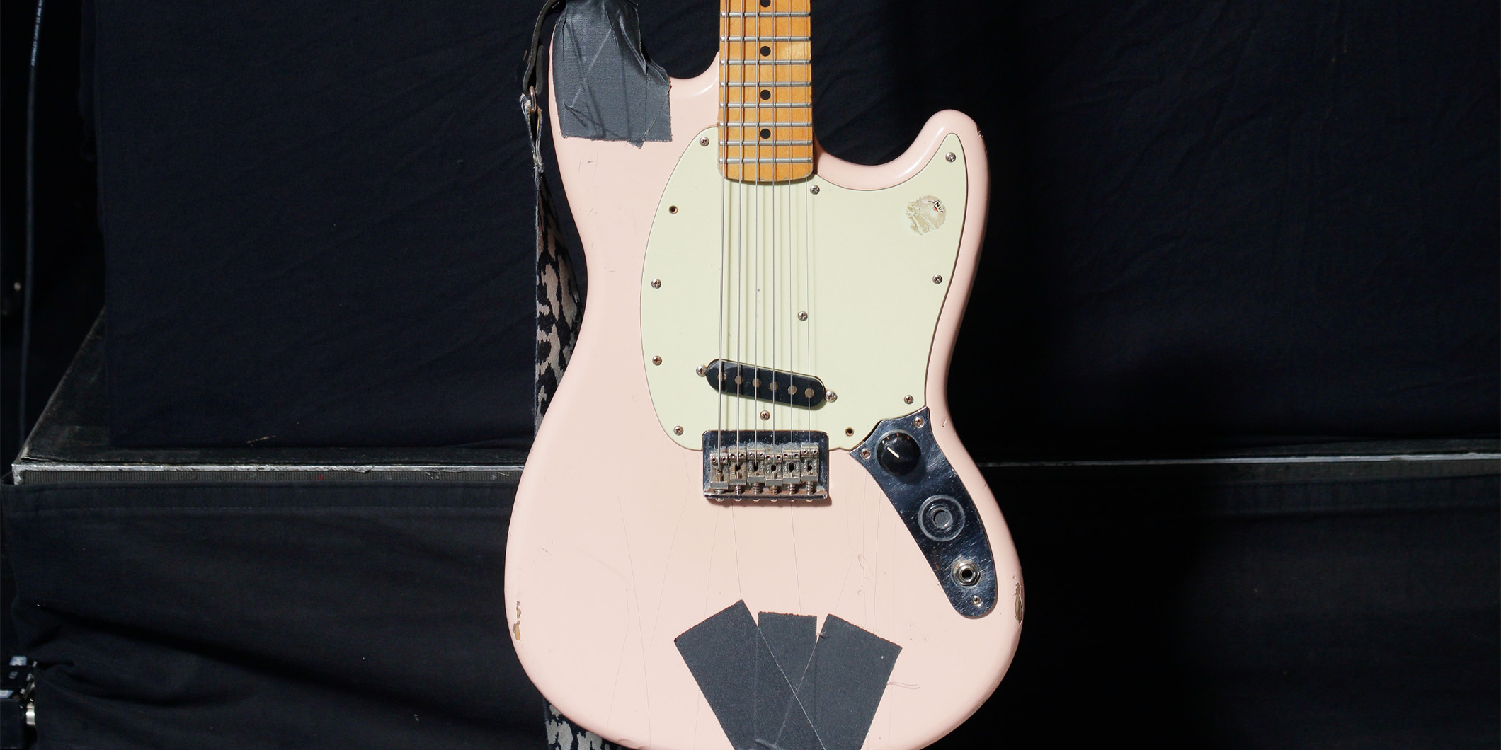 リー・キアナン（アイドルズ）が語る、ライブで使用する6本のギターの特性