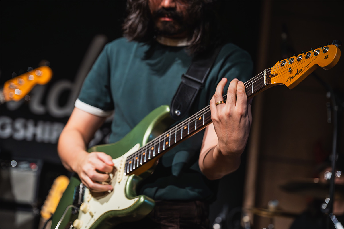マテウス・アサトとAmerican Ultra Luxe Vintage Stratocaster