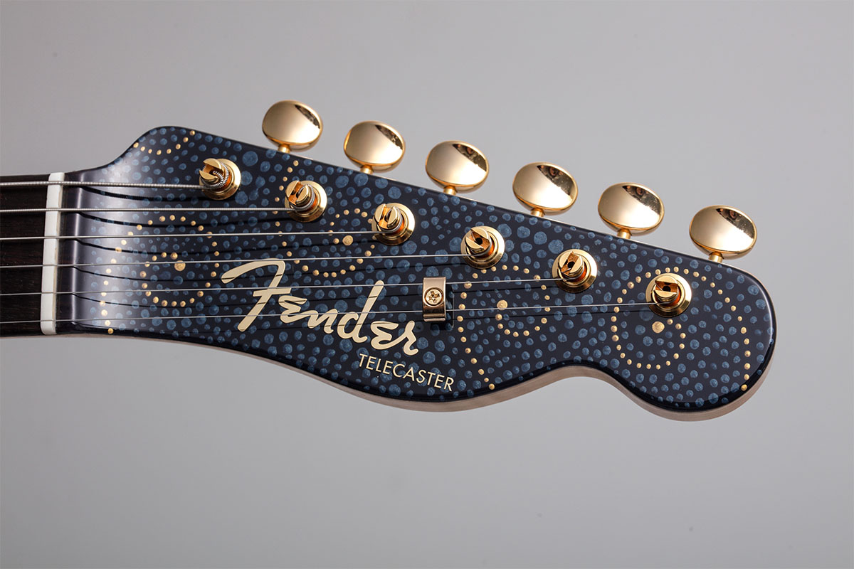 ヘッド部分にも、ドットで緻密に描かれた渦巻き。ハンド・ペイントらしい温もりが魅力のギターだ。