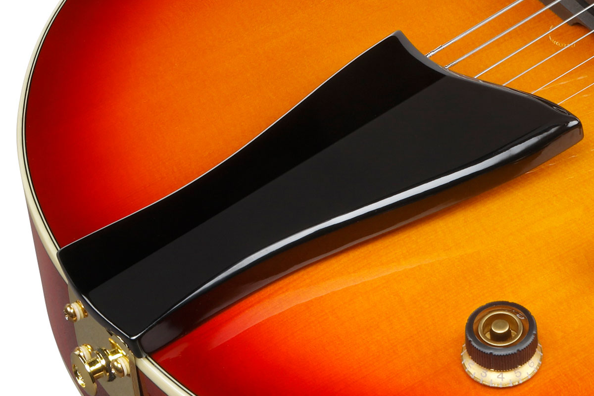 テイルピースの木製カバー