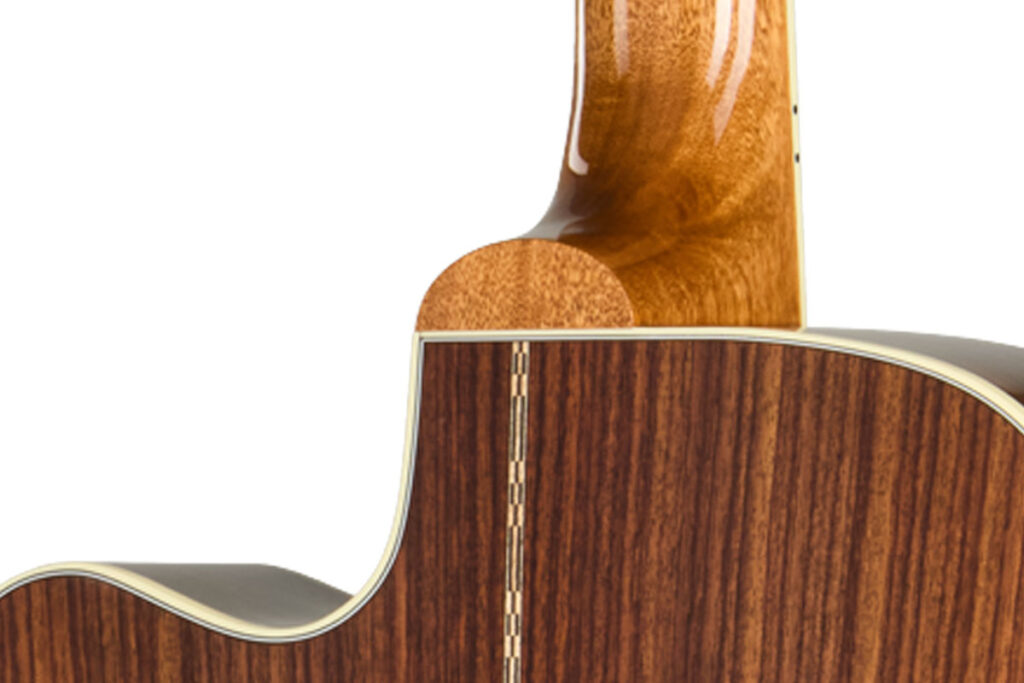 ボディとネックの接合部