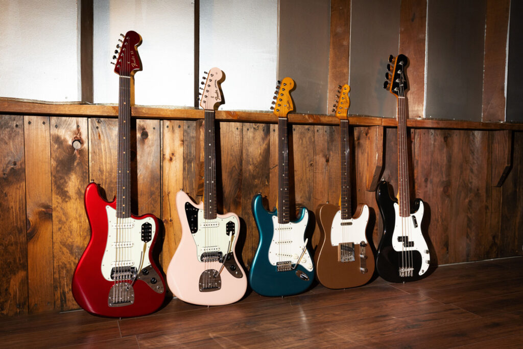 左から、Vintera III Early ‘60s Bass VI、Vintera III Mid ‘60s Jaguar、Vintera III Early ‘60s Stratocaster、Vintera III Mid ‘60s Telecaster、Vintera III Late ‘60s Precision Bass。
